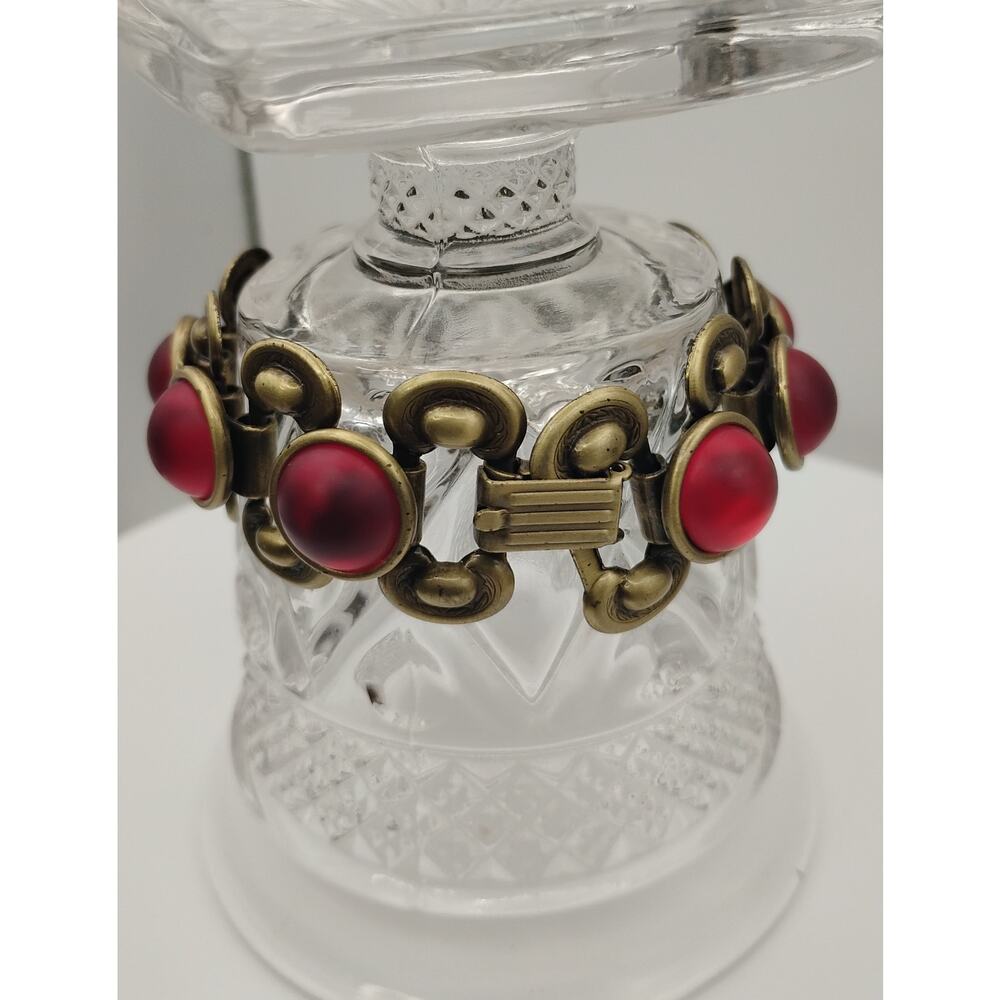 Vintage Red Lucite Cabochon Link Bracelet 7" Gold Tone Statement - Picture 3 of 3